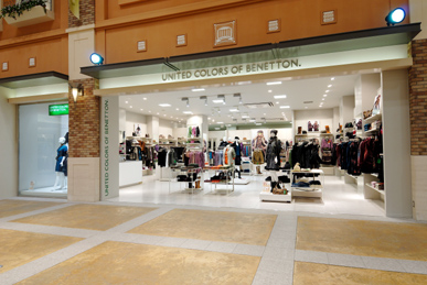 BENETTON 岐阜カラフルタウン店 アパレルの内装・外観画像
