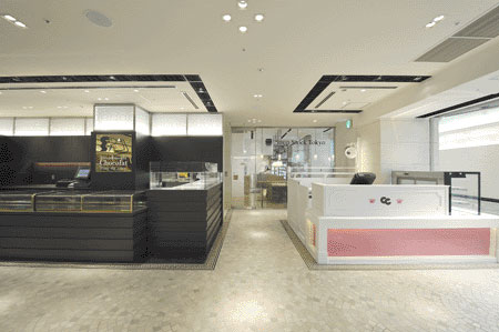 OMOTESANDO Choux Cring&Decadence du Chocolat "Tous スイーツショップの内装・外観画像