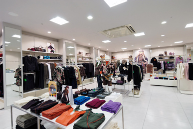 BENETTON / SISLEY イオン岡崎