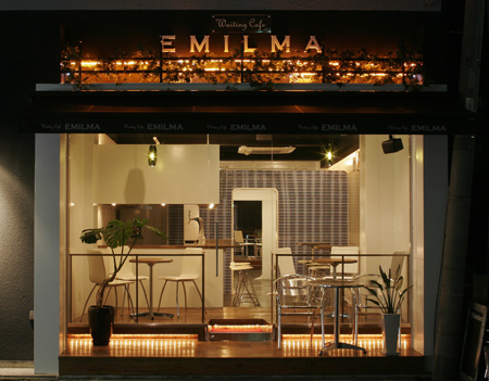 waiting cafe EMILMA