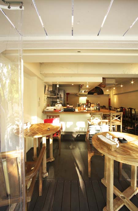 hongkong style cafe&bar 白(pai)
