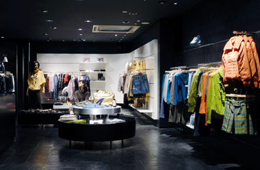 BENETTON / SISLEY イオン岡崎