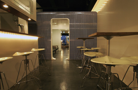waiting cafe EMILMA