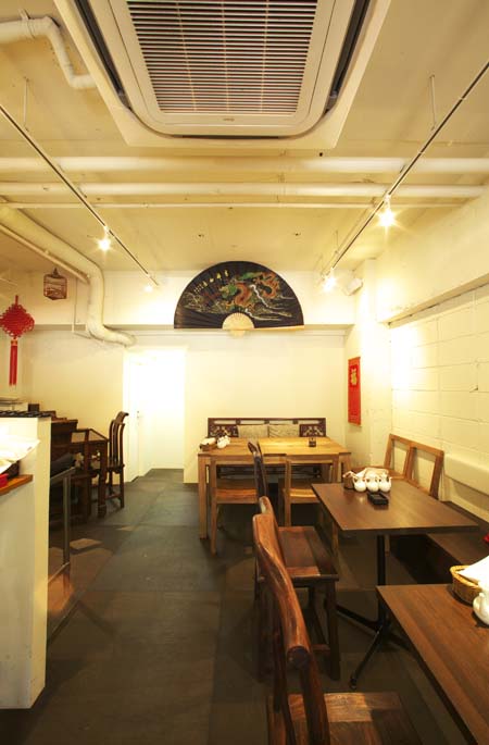 hongkong style cafe&bar 白(pai)