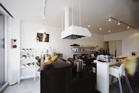 MONIQUE CAFE