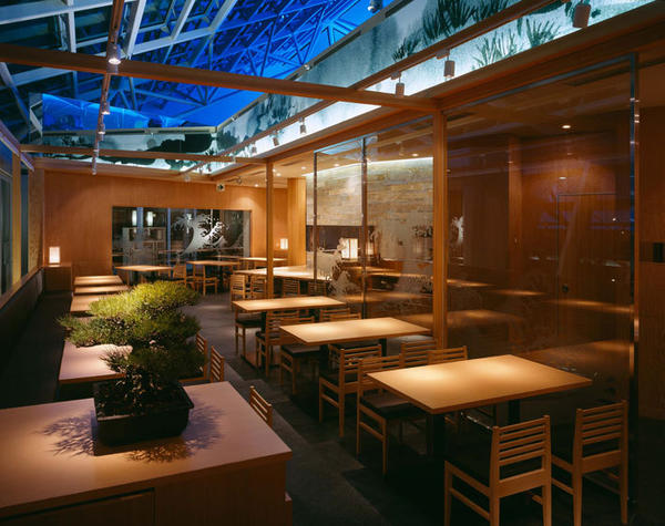 まるは食堂中部国際空港店 活魚料理居酒屋の内装・外装画像