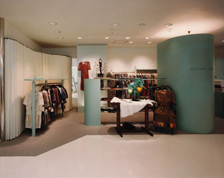 BOUTIGUE MORE 婦人服の内装・外観画像