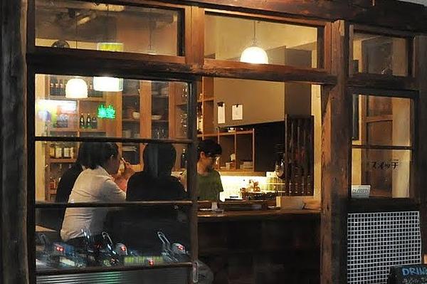 お酒と小皿料理「西荻スイッチ」 立ち飲みバーの内装・外装画像