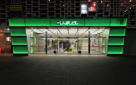 ニュー新橋ビルエントランスゲート