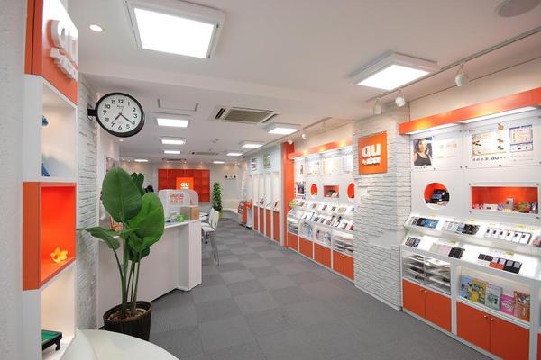 au shop 二子玉川店 携帯電話販売の内装・外装画像