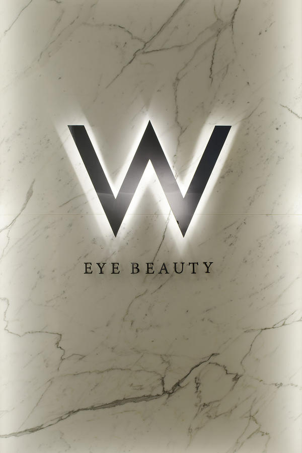 W EYE BEAUTY