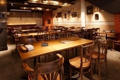 BIST Kitchen / アンプロジェ 窯焼きビーフと窯焼きピッツァの内装・外装画像
