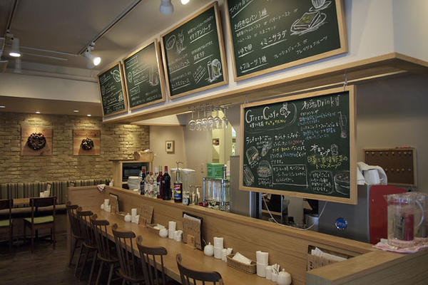 Green Cafe 千里つくも店 / アンプロジェ