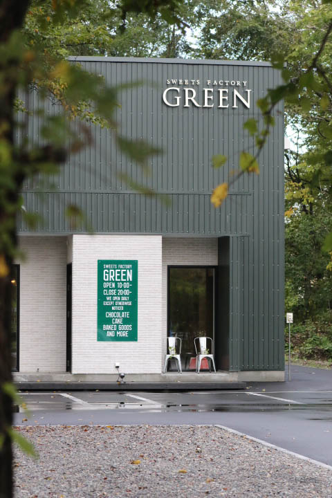 GREEN