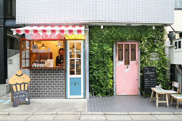 ON THE WAY , coffee & cupcake スタンドカフェの内装・外装画像