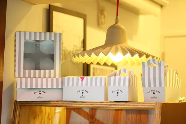 ON THE WAY , coffee & cupcake
