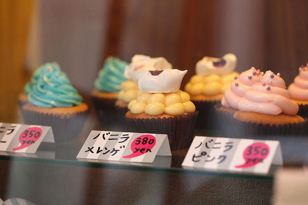 ON THE WAY , coffee & cupcake