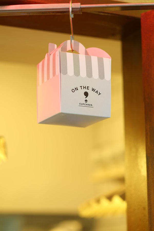 ON THE WAY , coffee & cupcake