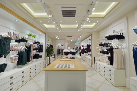 CALZEDONIA+INTIMISSIMI心斎橋