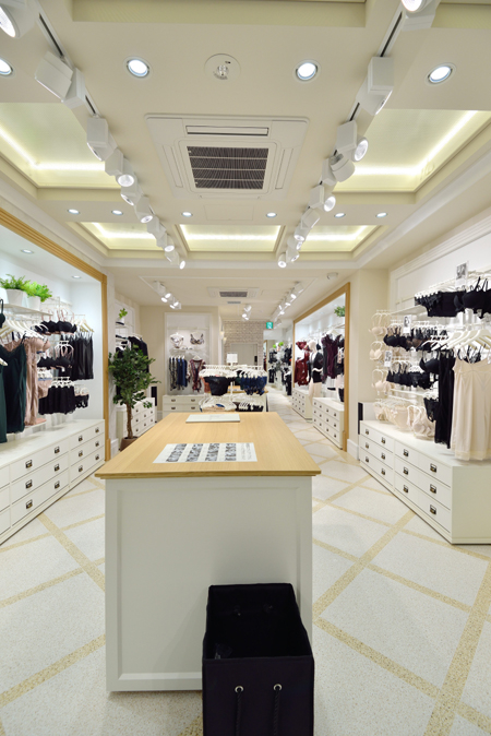 CALZEDONIA+INTIMISSIMI心斎橋