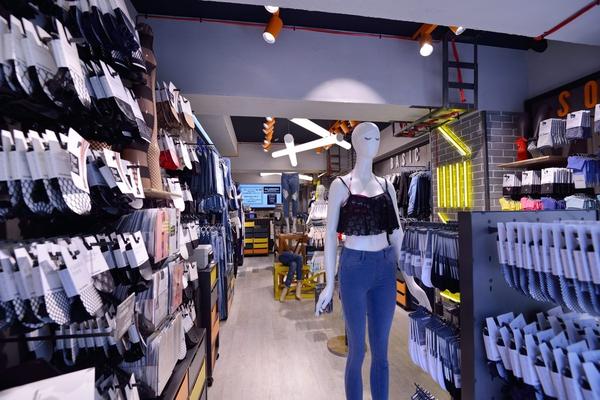 CALZEDONA竹下通り店