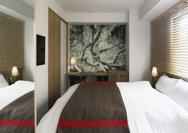 THE WALL HOTEL