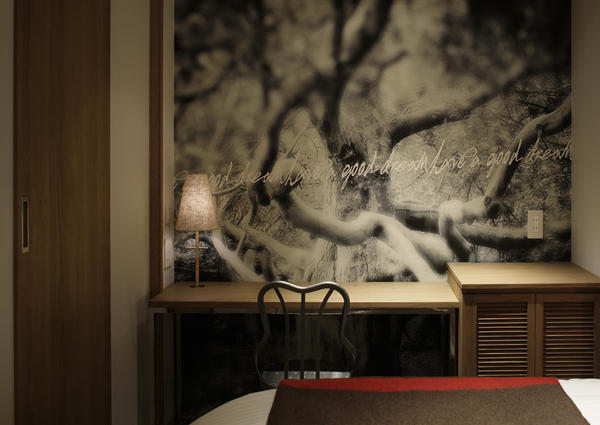 THE WALL HOTEL