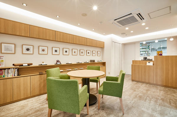 健伸堂薬局 京都四条店 漢方薬局の内装・外観画像