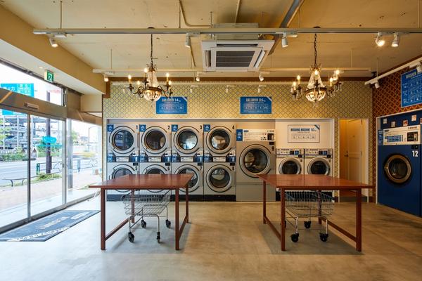 FREDDY LECK sein WASCHSALON TOKYO