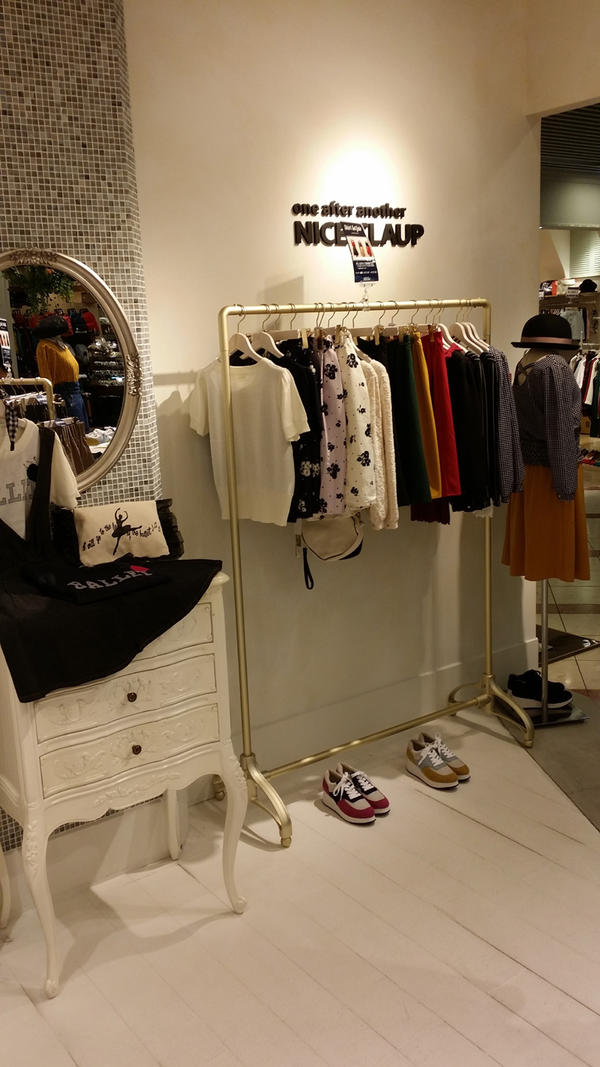 Nice Claup One After Another Hepナビオ店 物販店舗 梅田 店舗デザイン Com