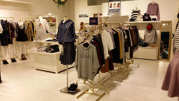 Nice Claup One After Another Hepナビオ店 物販店舗 梅田 店舗デザイン Com