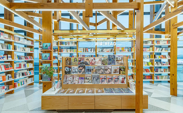 RELAY Book 旗艦店 上海虹橋空港