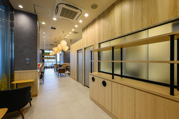 R Bakerシャルプラット東神奈川店