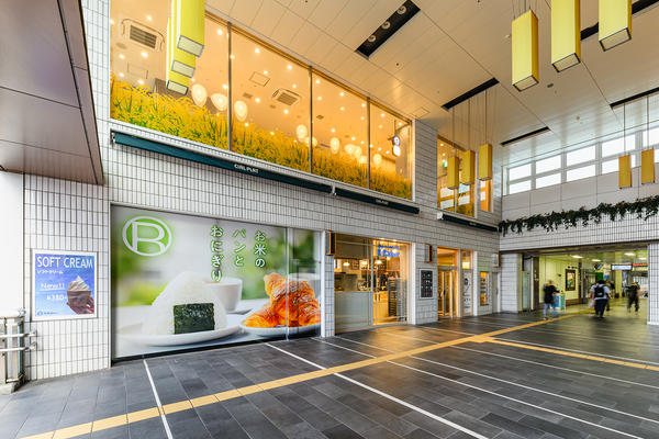 R Bakerシャルプラット東神奈川店