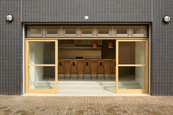 麺とスープの店　歩き出せ　クローバー 創作レストラン/カフェの内装・外観画像