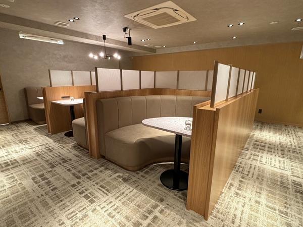 oak lounge