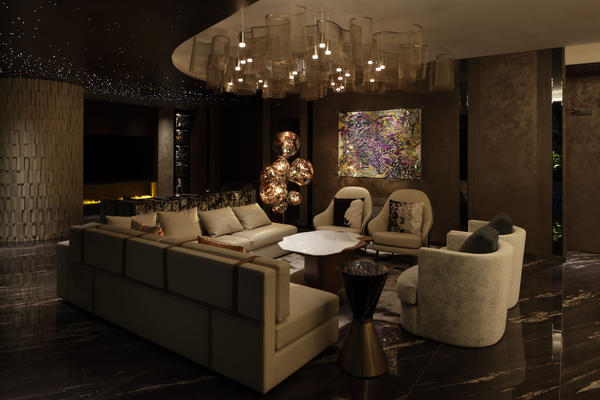URBAN GRANDEUR