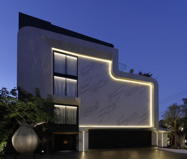 URBAN GRANDEUR