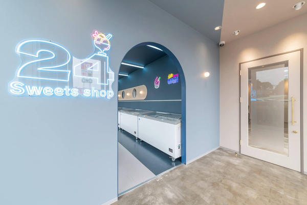 Happiness × 24Sweets shop