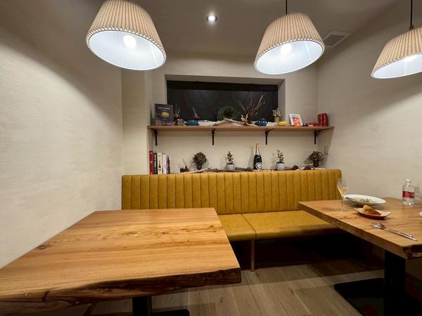 UNE TABLE