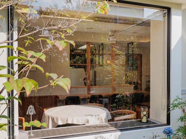 器とバル さん手 カフェ・パン屋・ケーキ屋の内装・外観画像