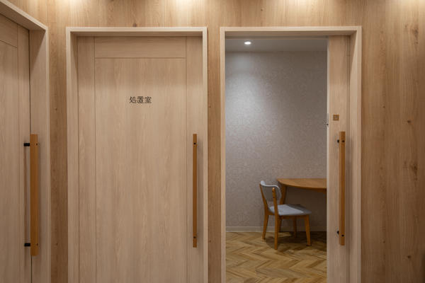 桃園通り　こもれびクリニック