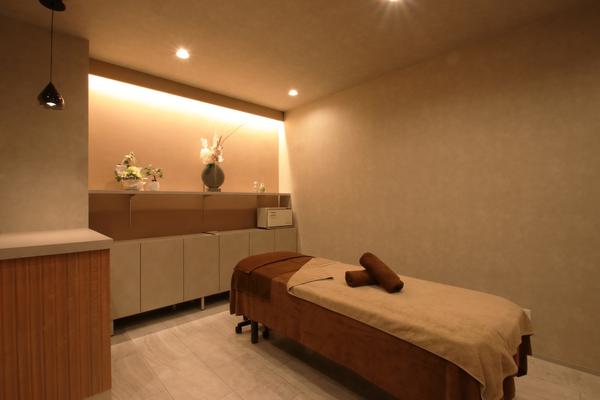 PRIVATE SALON Relier