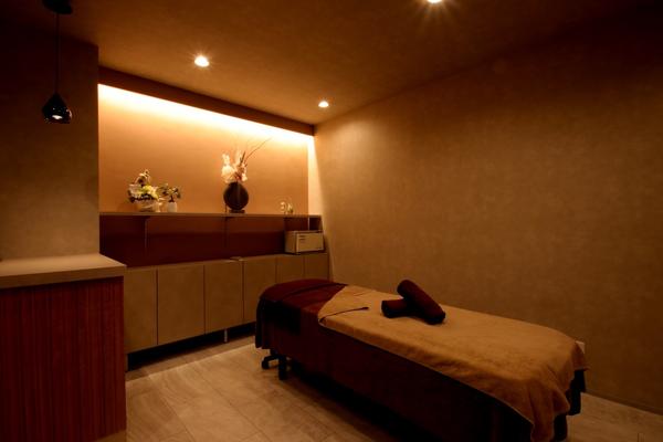 PRIVATE SALON Relier