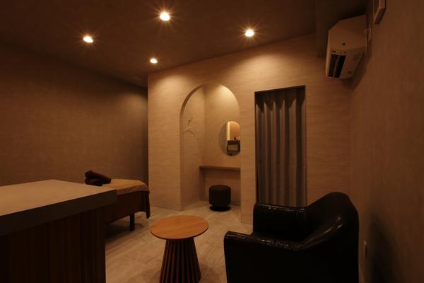 PRIVATE SALON Relier