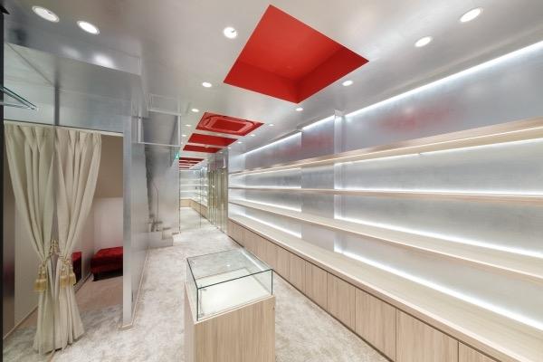 BRING:RED 新宿東口店