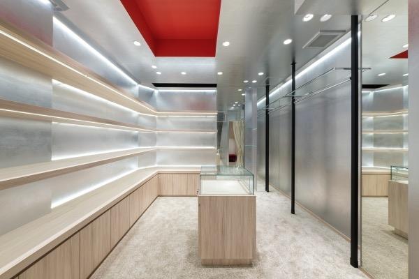 BRING:RED 新宿東口店