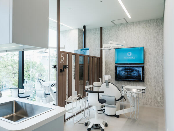 えみは総合歯科 梅田院