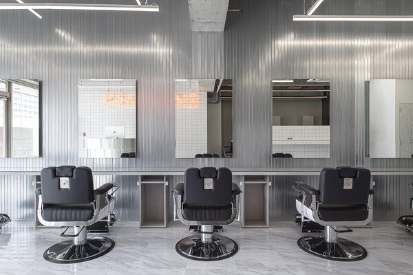 EIGHT MEN 那覇新都心