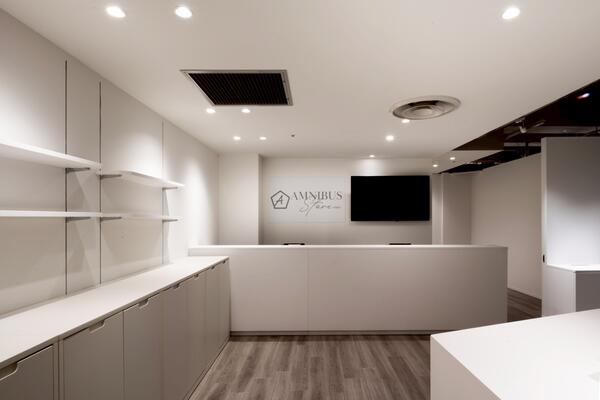 AMNIBUS store -white-